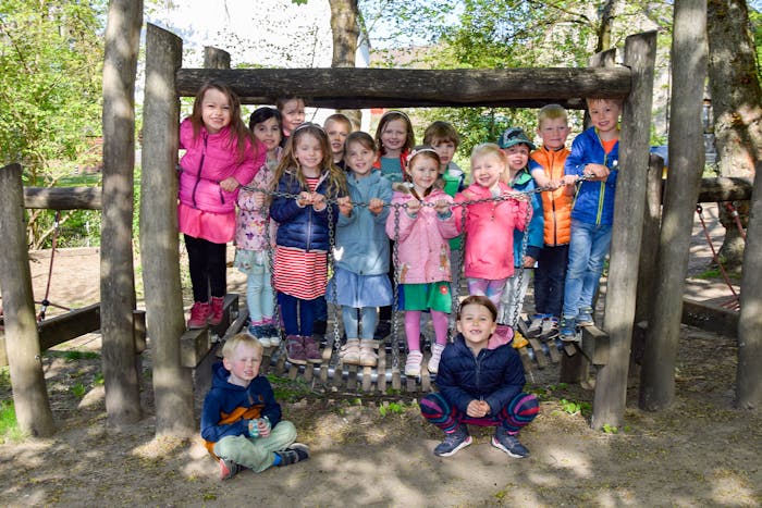LaminatDEPOT unterstützt Ende April mit der Charity-Aktion „Quadratmeter für Kinderherzen“ die  Kita Christi Himmelfahrt in Essen