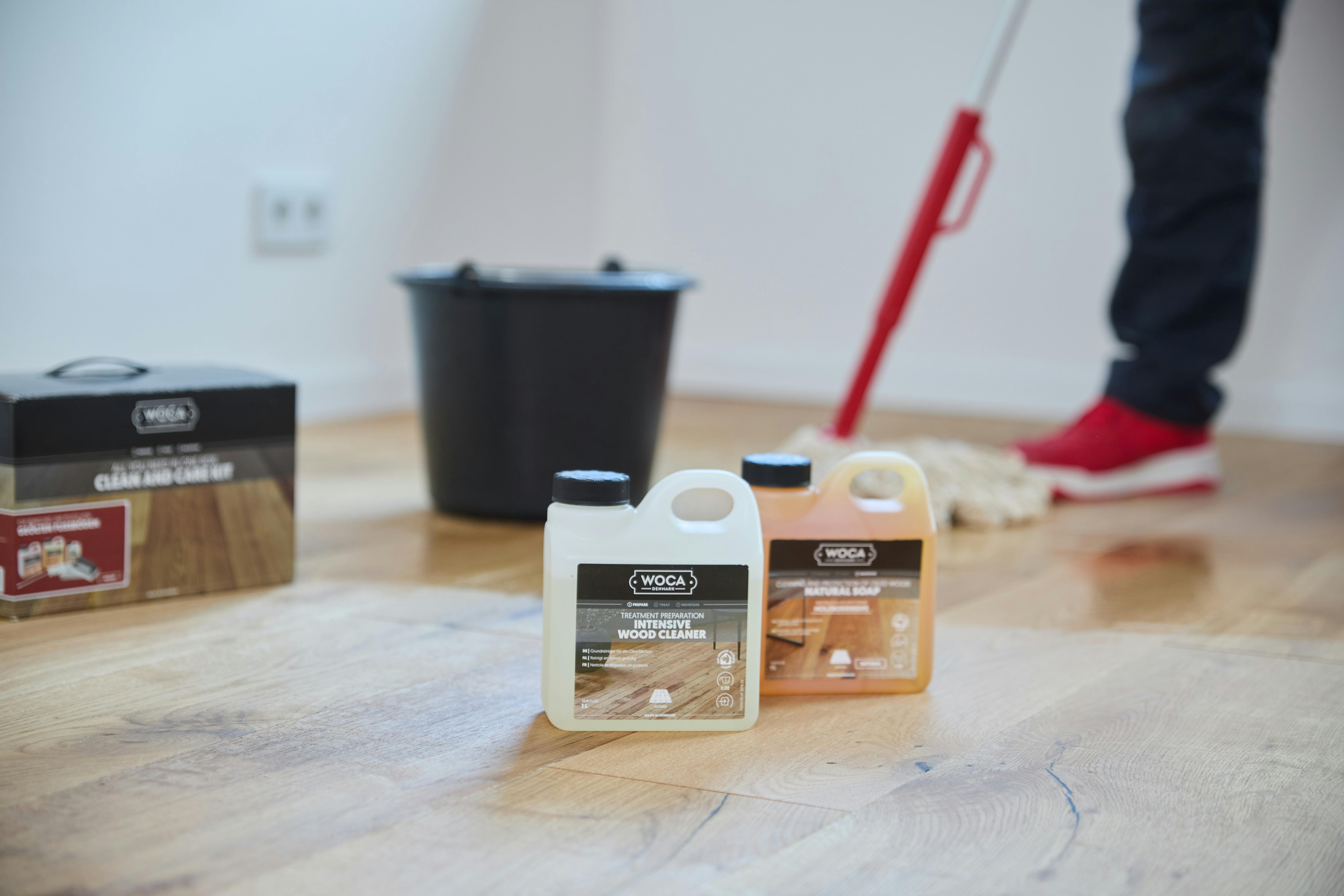 Parkettreiniger in der Nutzung