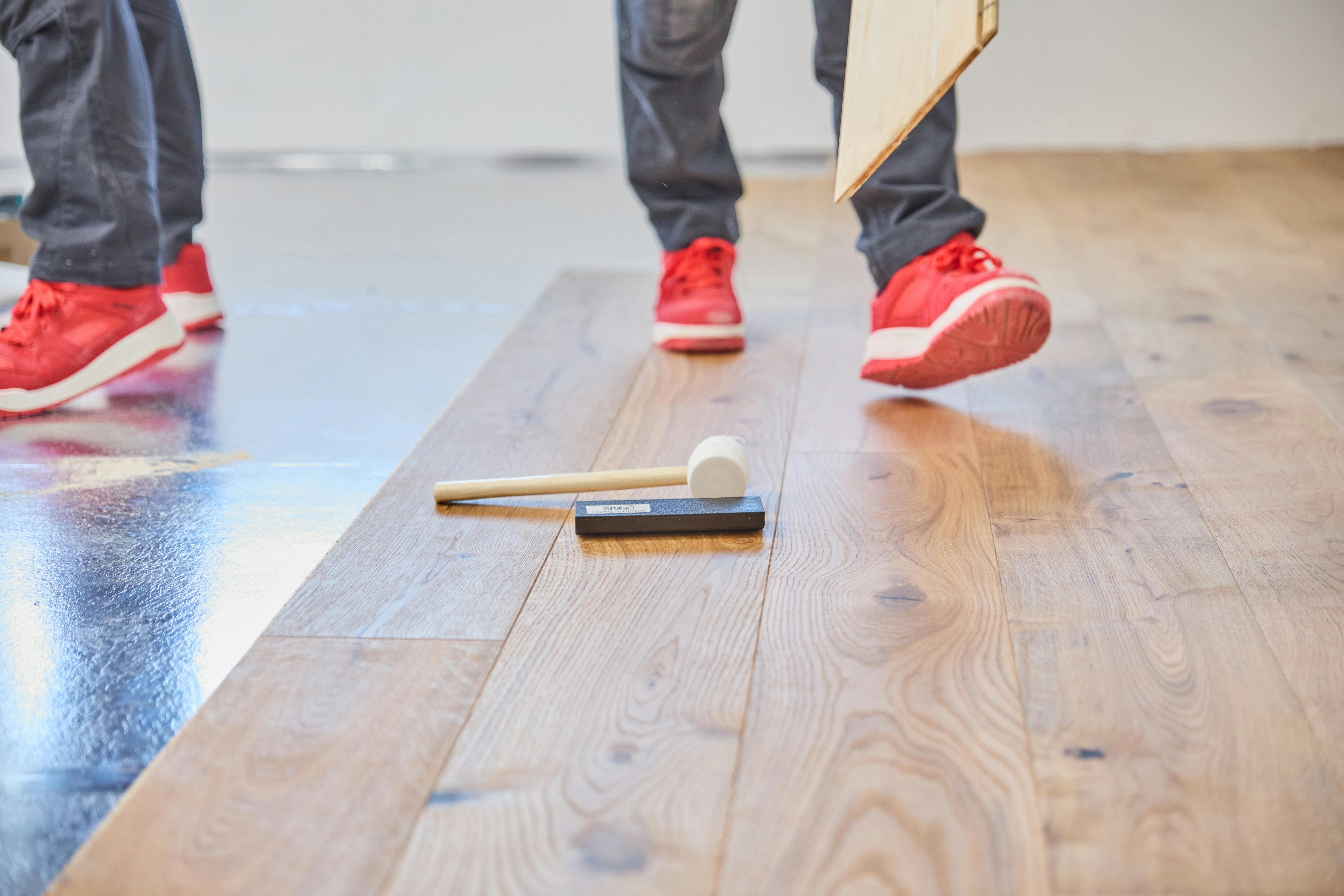 Parkett verlegen: Praktische Tipps und Tricks im Ratgeber