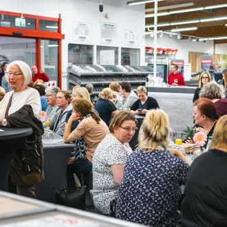 Frauen beim LaminatDEPOT Frauen-Workshop