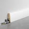 Fußleiste Exquisit - Weiß - 58 mm Produktbild Wohnzimmer - Urban mit Wohnwand zoom