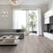 Laminat Kronotex Andes Oak Grey Produktbild Wohnzimmer - Urban mit Wohnwand zoom