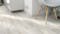 Laminat BoDomo Exquisit Silversea Oak White Produktbild Wohnzimmer - Urban mit Wohnwand zoom